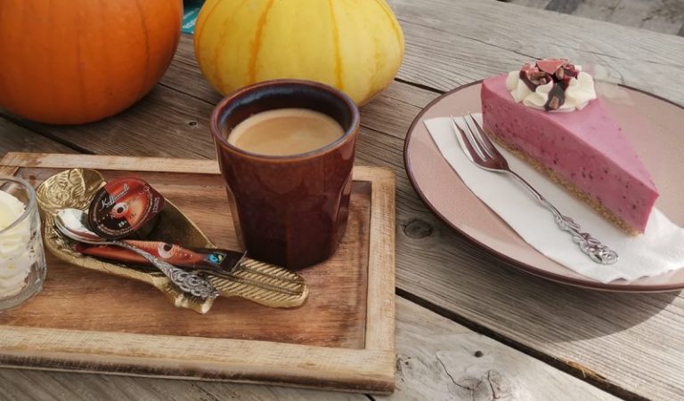 Lees meer over het artikel Koffie of thee met huisgemaakt gebak